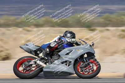 media/Nov-16-2025-Race Pace (Sun) [[8c5fa54630]]/Verified Riders/7-Turn 4 (1155am)/